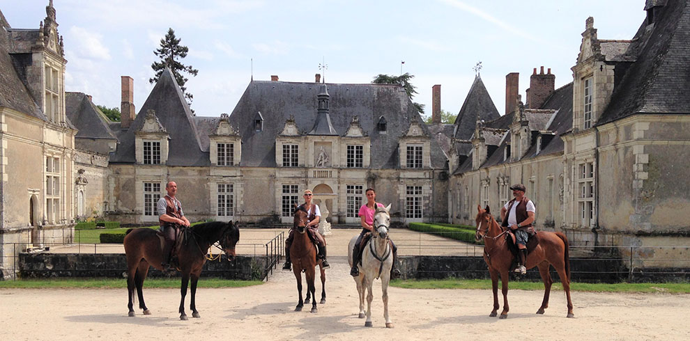 loire-valley-france-castles-horse-riding-trail-equestrian-holidays-01