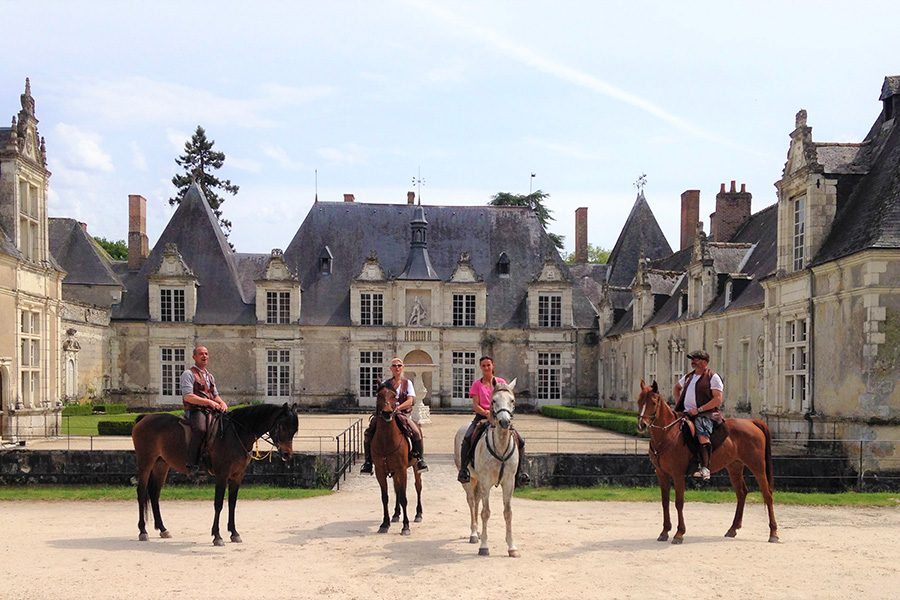 Loire Castles equestrian holidays (France)