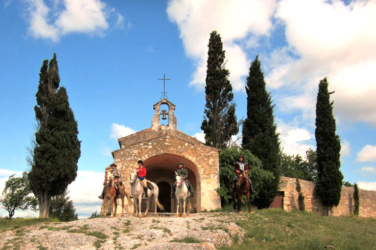 Equestrian holidays in Provence from Luberon to Camargue (France)